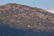 97 Zoom sul Monte Venturosa dal sent. 153 per Capo Foppa